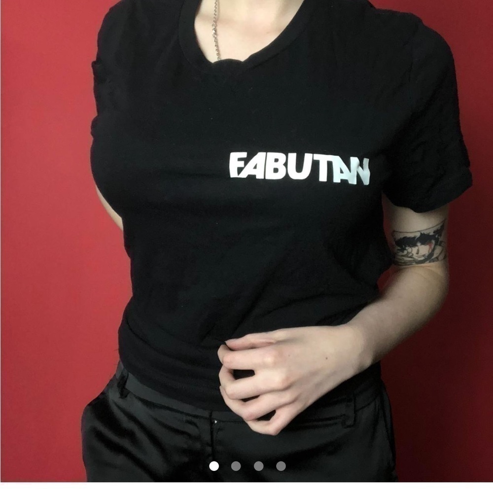 Black fabutan tee shirt 🤍🖤